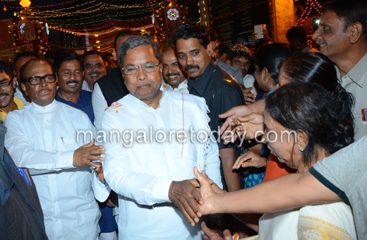 Siddaramaiah inagurates Mangalore Dasara at Sri Gokarnanatha Kshetra, Kudroli
